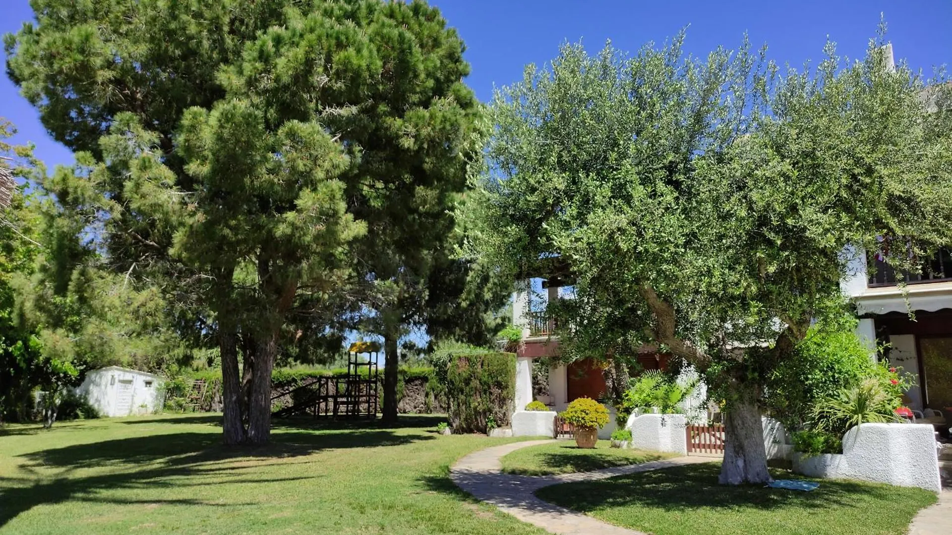 Holiday home Bfa - R149 Casa Adosada Alorda Con Piscina Comunitaria Calafell